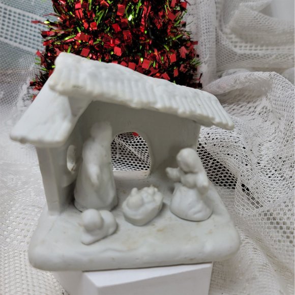 White Ceramic Nativity Scene Small Baby Jesus Mary Joseph - Picture 6 of 8
